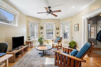 67 Ossipee Rd in Somerville, MA - Building Photo - Building Photo