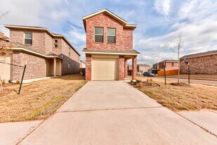 2011 Delphine Dr in Norman, OK - Building Photo
