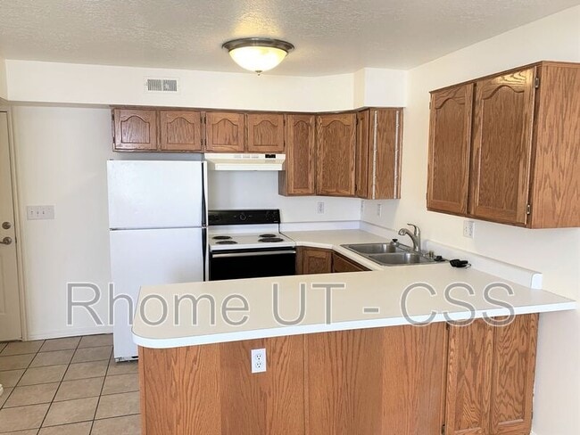 326 Fenton Ave in South Salt Lake, UT - Building Photo - Building Photo