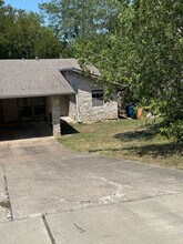 1910 Westridge Dr in Austin, TX - Foto de edificio - Building Photo