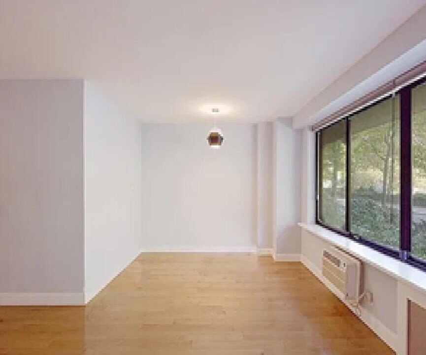 372 Central Prk W in New York, NY - Building Photo