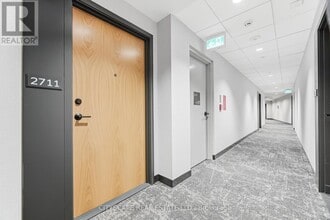 2495 Eglinton Ave W in Mississauga, ON - Building Photo - Building Photo