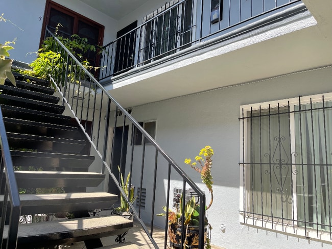 1507 S Sherbourne Dr in Los Angeles, CA - Building Photo - Building Photo