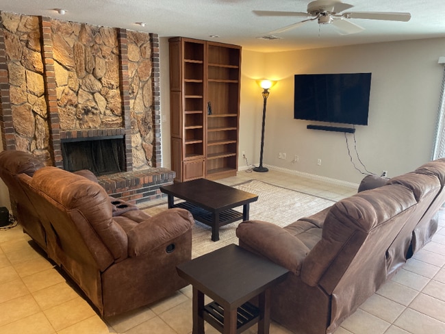 1254 Los Meadows Dr in Las Vegas, NV - Building Photo - Building Photo