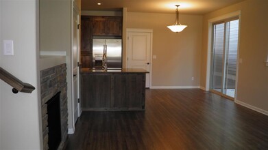 20801 NE Sierra Dr in Bend, OR - Building Photo - Building Photo