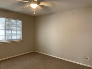 585 Warsaw Dr in Bayou Vista, TX - Building Photo - Building Photo