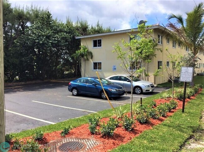 property at 3009 N Andrews Ave