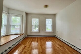 6 Cottage St in Warwick, NY - Building Photo - Building Photo