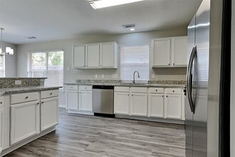 3318 Noble Hollow Dr in Sugar Land, TX - Building Photo - Building Photo
