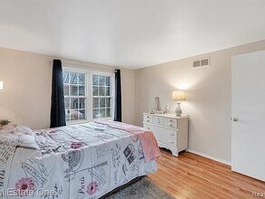 44521 N Umberland Cir in Canton, MI - Building Photo - Building Photo