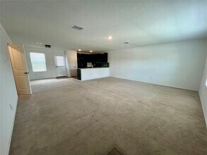 519 Thunderstorm Ave in Lockhart, TX - Building Photo - Building Photo