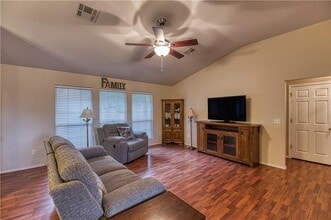 319 Sondra Dr in Elk City, OK - Building Photo - Building Photo