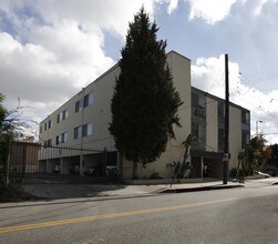 13059 Oxnard St in Van Nuys, CA - Building Photo - Building Photo