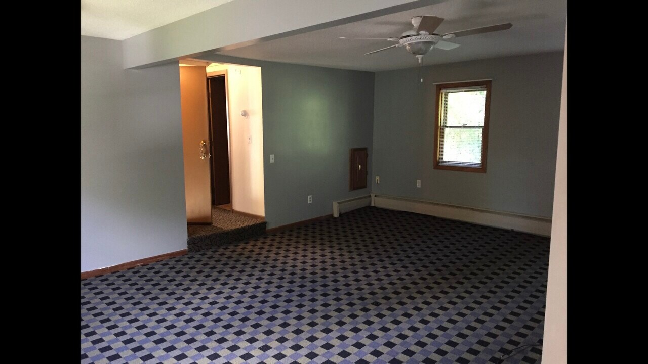 902 N Hamilton St in Saint Croix Falls, WI - Building Photo