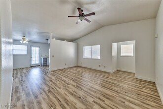 8004 Cetus Cir in Las Vegas, NV - Building Photo - Building Photo