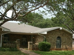 Chamberlain Complex in Irving, TX - Building Photo - Building Photo