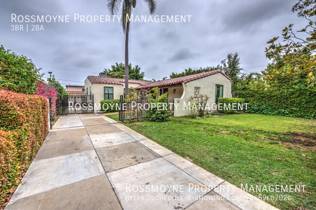 10856 Wellworth Ave in Los Angeles, CA - Building Photo - Building Photo