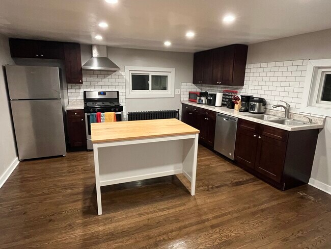 313 E Smith St, Unit Upper