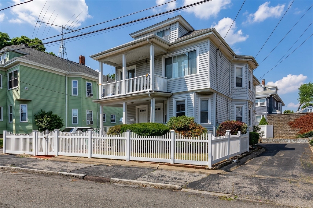 28 Early Ave, Unit 1 in Medford, MA - Foto de edificio