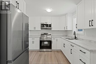 1852 Chandler Rd in Windsor, ON - Building Photo - Building Photo
