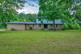 400 Derby Ln in Hopkins, SC - Building Photo - Building Photo