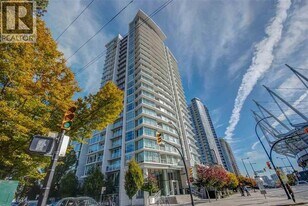 161 W Georgia St in Vancouver, BC - Building Photo