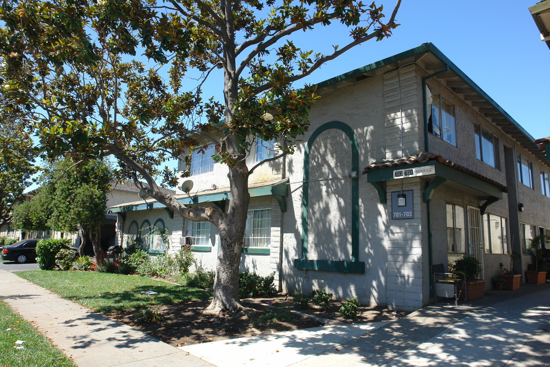 701-703 Menker Ave in San Jose, CA - Building Photo