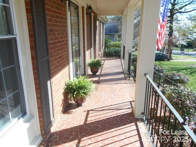 1330 E Barden Rd in Charlotte, NC - Building Photo - Building Photo