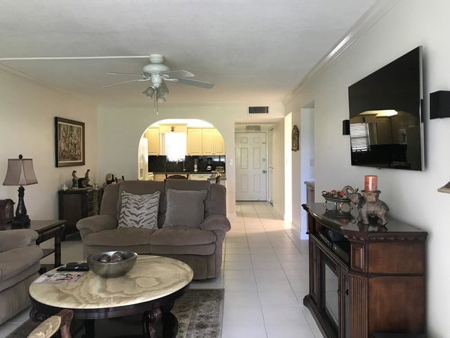 9440 SW 8th St-Unit -203 in Boca Raton, FL - Building Photo - Building Photo