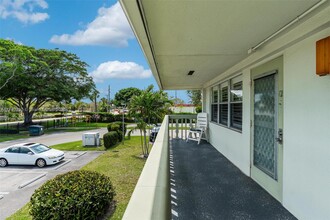 284 Prescott N in Deerfield Beach, FL - Foto de edificio - Building Photo