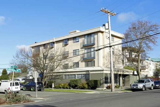 Holly Court in Seattle, WA - Building Photo - Building Photo