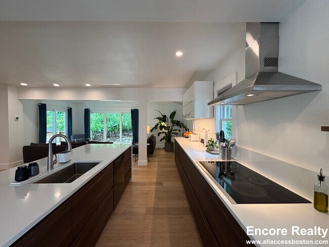 91 Brooks St, Unit 1