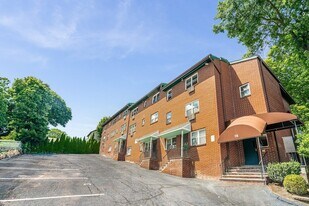 18 Fairfield Ave, Unit 7 in Norwalk, CT - Building Photo