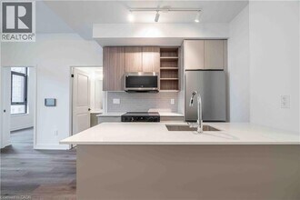 2075 Lakeshore Rd. in Burlington, ON - Building Photo - Building Photo