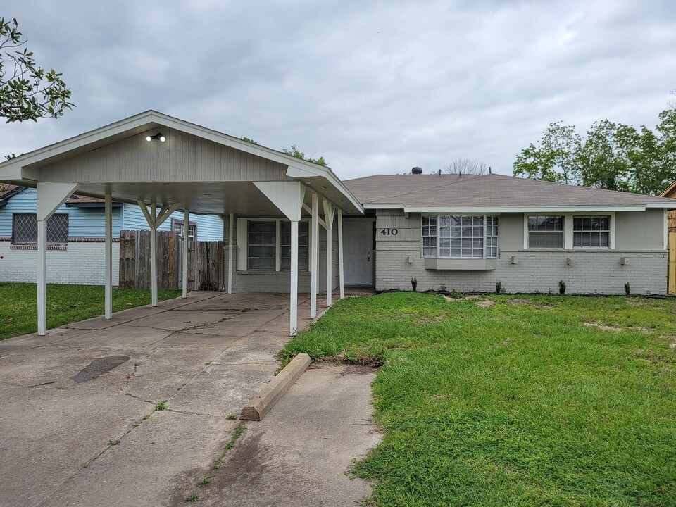 410 Red Oak Ave in Crosby, TX - Building Photo