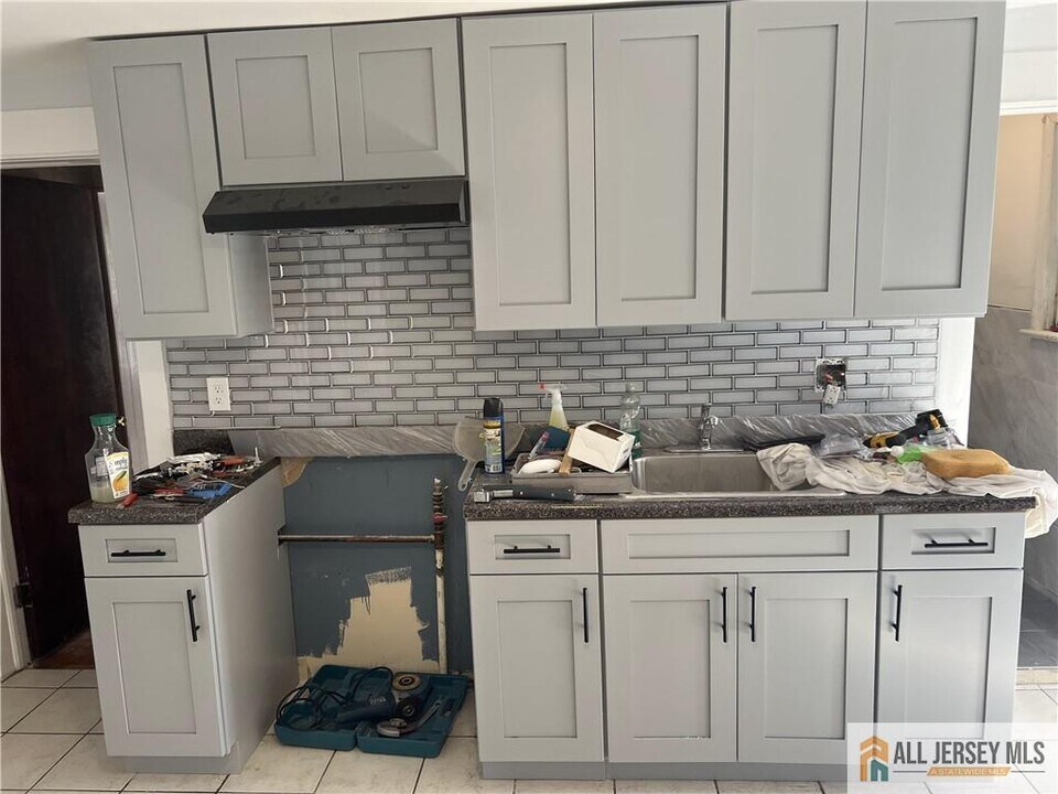 361 Prospect St in Perth Amboy, NJ - Building Photo