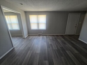 5911 Cypress Pl in Kansas City, MO - Building Photo - Building Photo