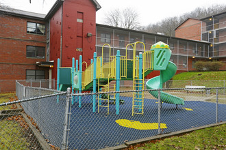 Mount Washington Apartments in Beaver Falls, PA - Building Photo - Building Photo