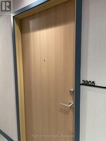 395 Square One Dr in Mississauga, ON - Building Photo