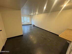 12115 Valleyheart Dr, Unit 2 in Los Angeles, CA - Building Photo - Building Photo