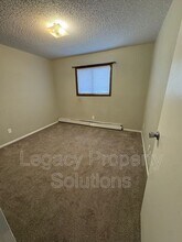 305 W Bismarck Expy in Bismarck, ND - Building Photo - Building Photo