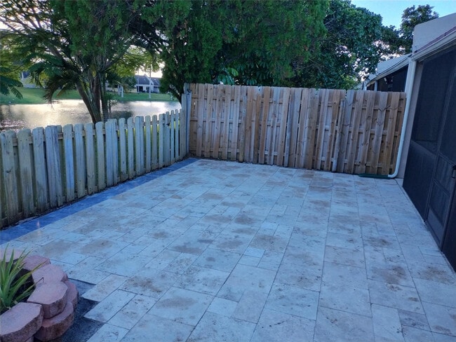 1030 NW 53rd St in Pompano Beach, FL - Building Photo - Building Photo