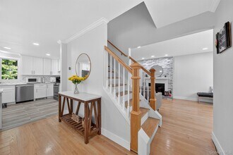 3208 Douglas Dr in Yorktown Heights, NY - Building Photo - Building Photo