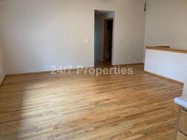 445 E Gloucester St in Gladstone, OR - Building Photo - Building Photo