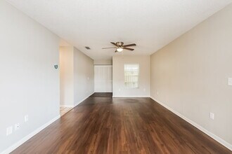 6906 El Centro Ct in Tampa, FL - Building Photo - Building Photo