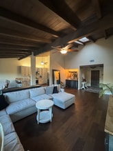 1346 Miraflores Glen in Escondido, CA - Foto de edificio - Building Photo