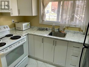 22 Piccadilly Pl in Brampton, ON - Building Photo - Building Photo