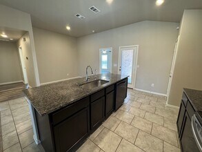 9209 Ratliff Rdg in Odessa, TX - Foto de edificio - Building Photo
