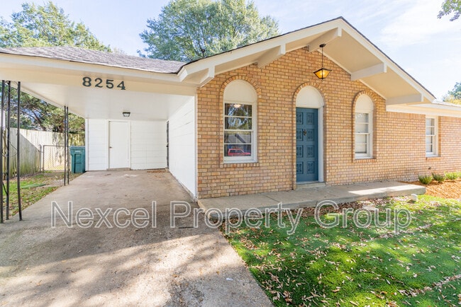 8254 Elmbrook Dr