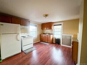 800 Deer Pk Rd in Babylon, NY - Building Photo - Building Photo